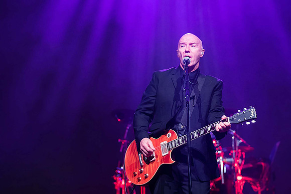 midge-ure-concert